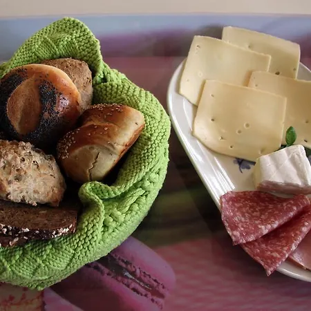 Le Chapeau Bed & Breakfast